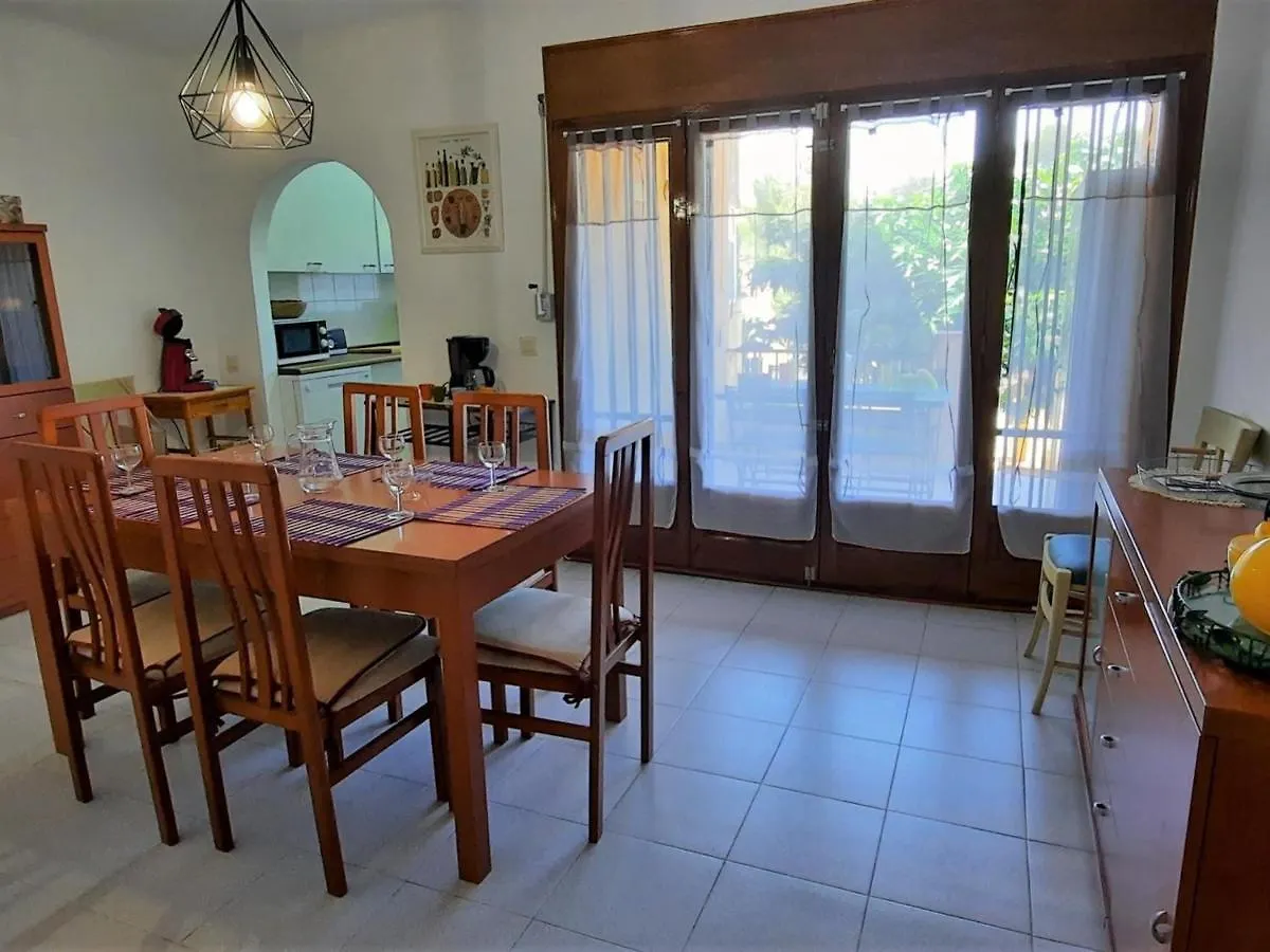Apartamento En Llanca Con Terraza, Bbq Y Cerca De Playas Y Actividades - Es-170-25 0*,  İspanya