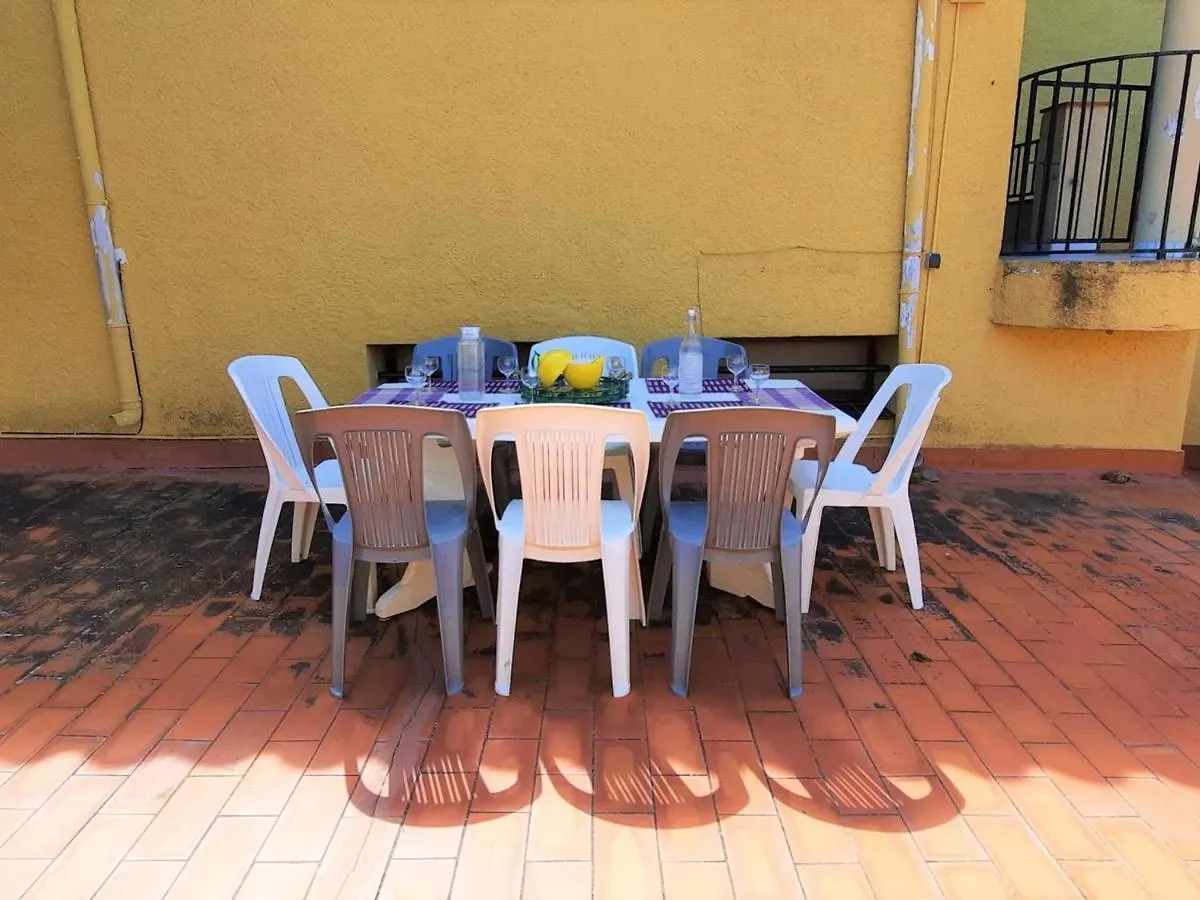 Apartamento En Llanca Con Terraza, Bbq Y Cerca De Playas Y Actividades - Es-170-25