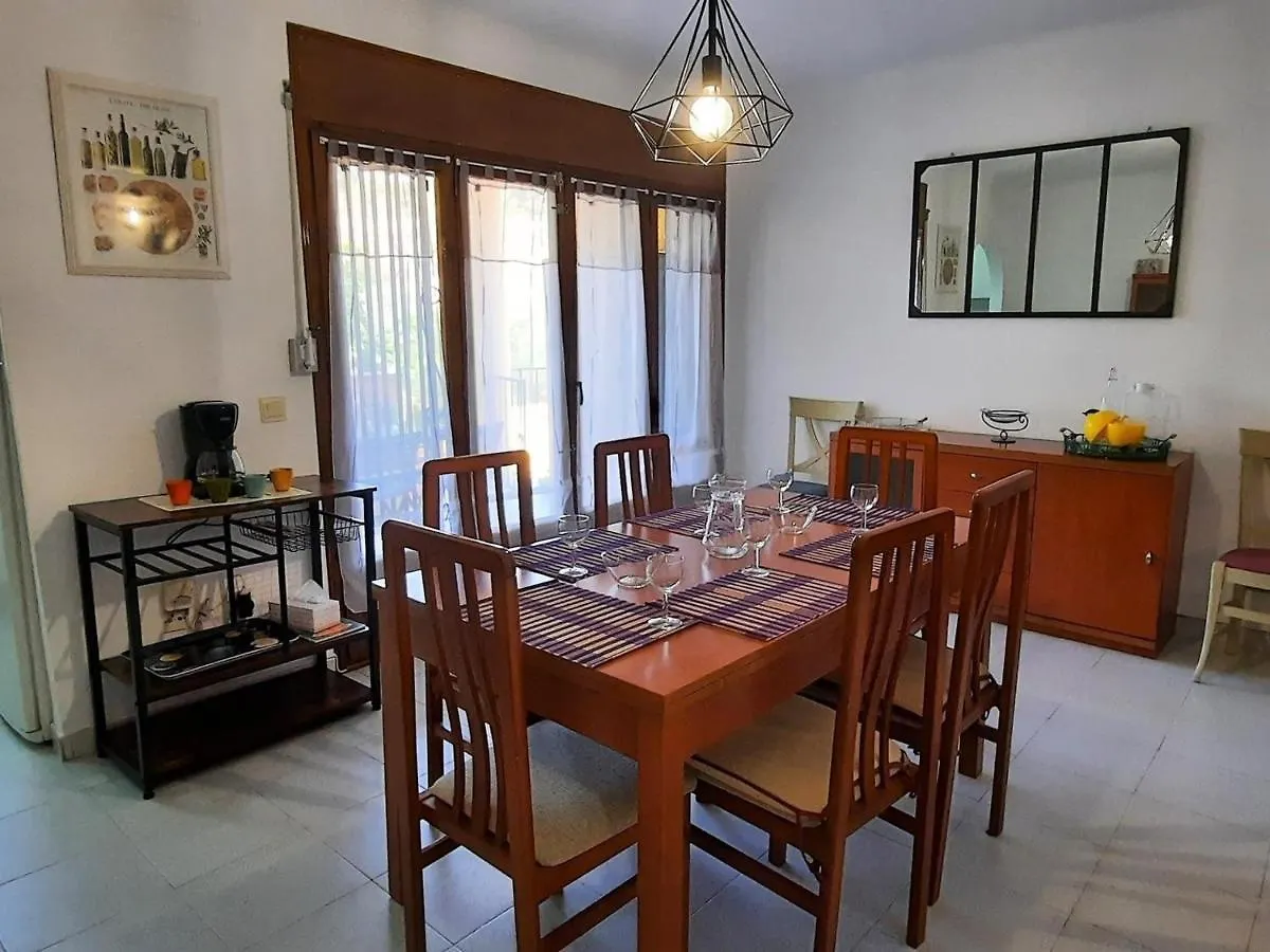 Apartamento En Llanca Con Terraza, Bbq Y Cerca De Playas Y Actividades - Es-170-25